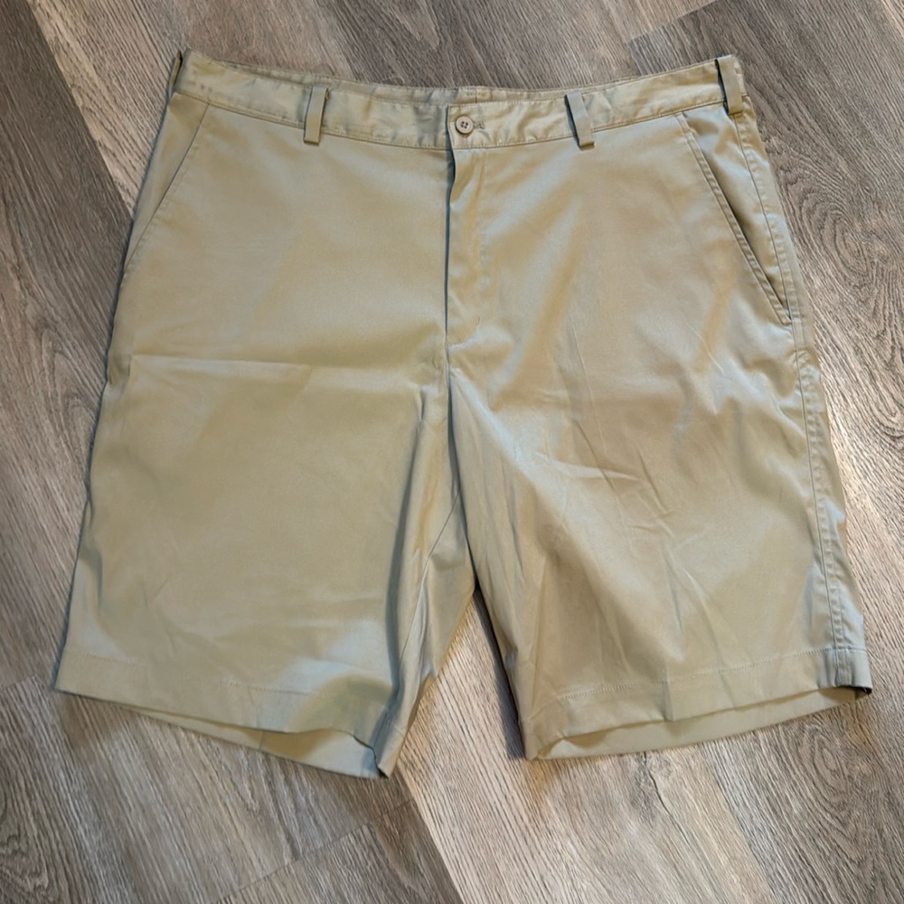 Nike Golf Dri-Fit golf shorts, men’s size 38, khaki.